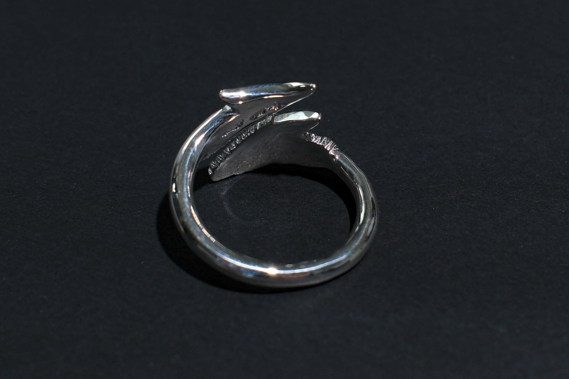 The One OCEAN “Ancient Makau” Silver Dual Ring