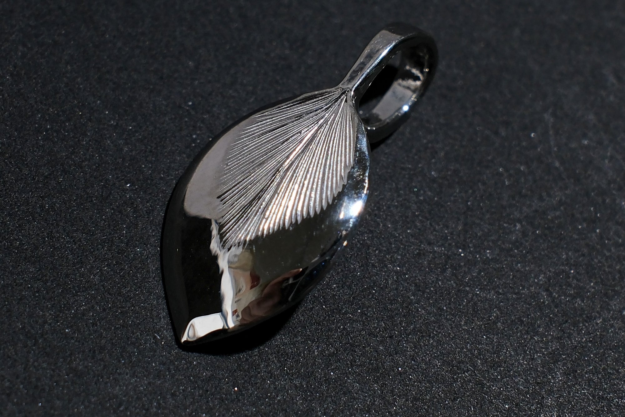 The One OCEAN "Maile Leaf" Island Charm