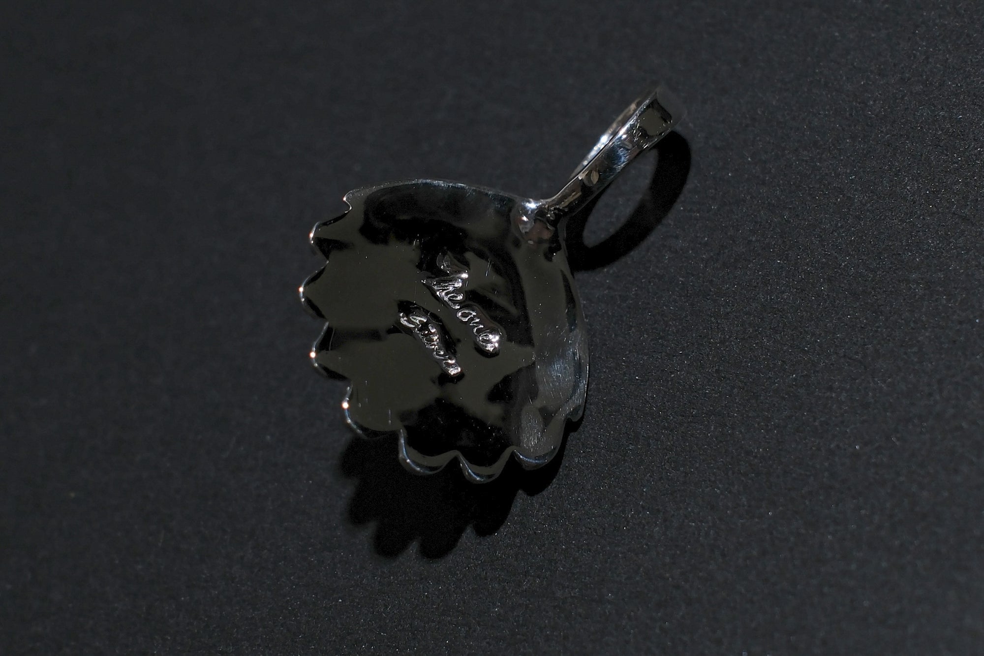 The One OCEAN "Shell" Island Charm with Larmiar