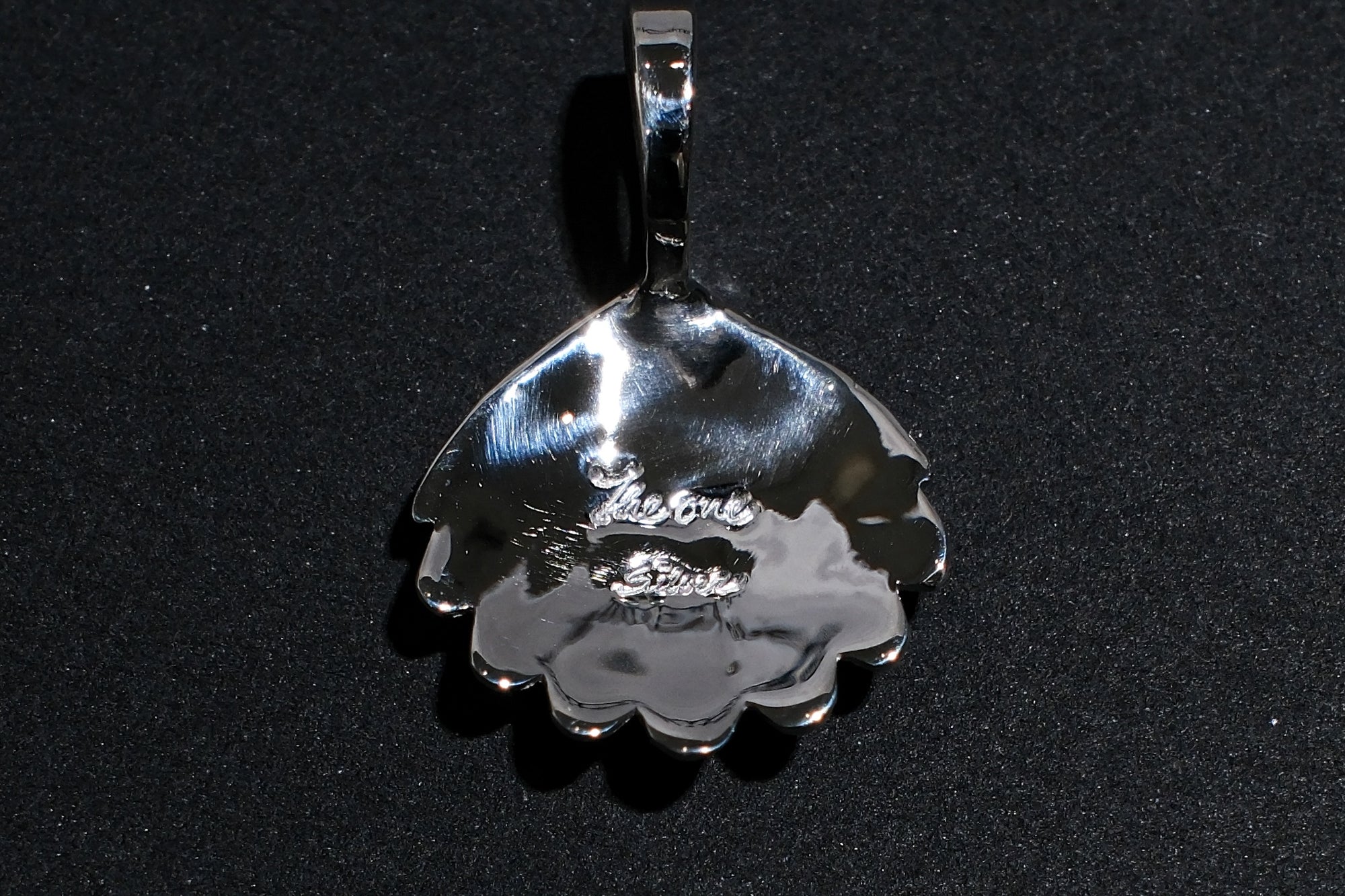 The One OCEAN "Shell" Island Charm