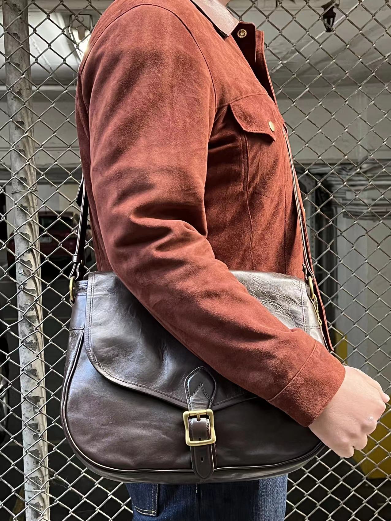 Inception by Accel Company "Size Medium" Horsehide Mail Bag (Brown Tea-cored)