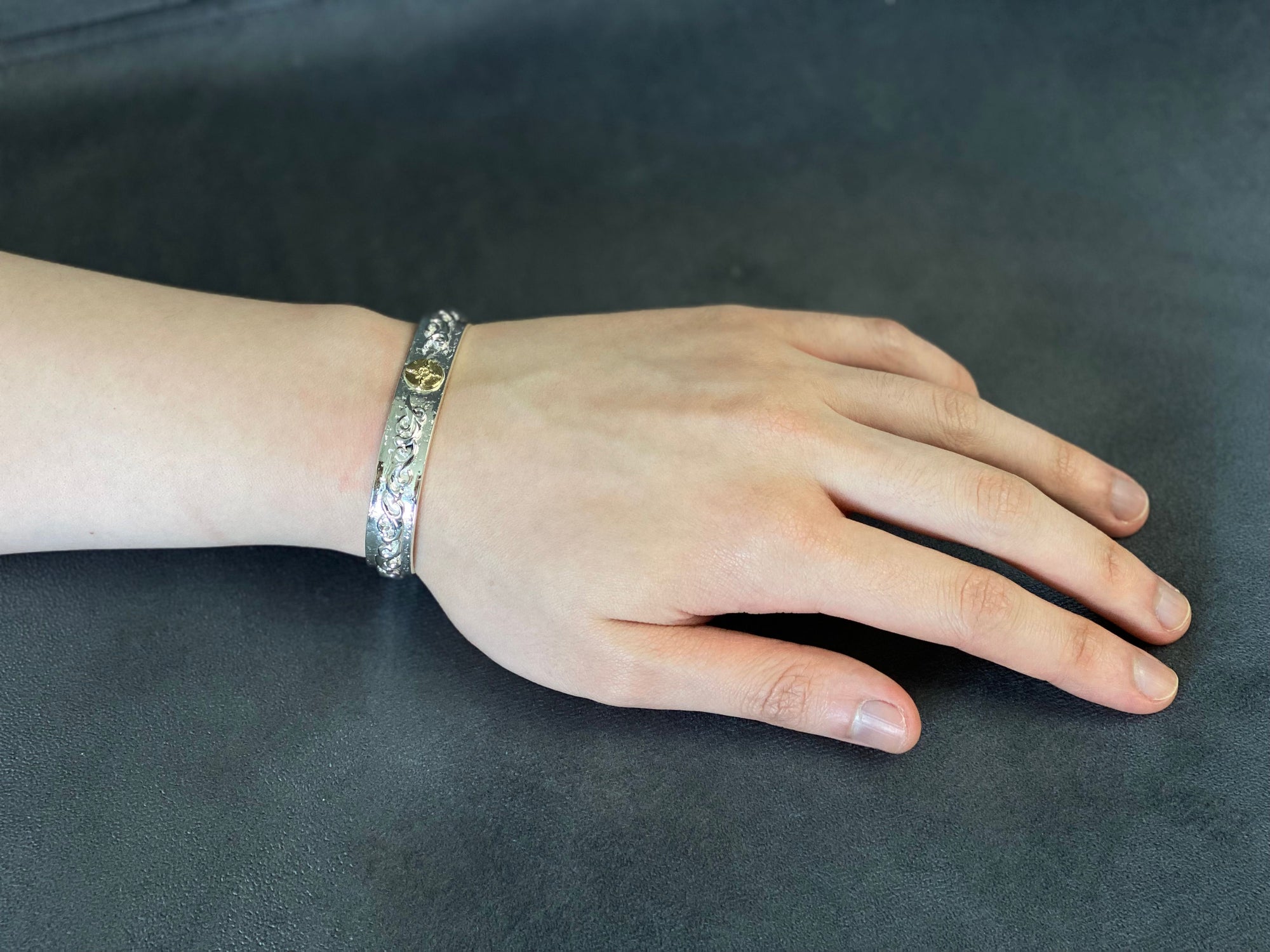 First Arrow's 12mm Embossed Arabesque 'Bare Rock' Silver Bangle with 18K Gold Emblem (BR-030)