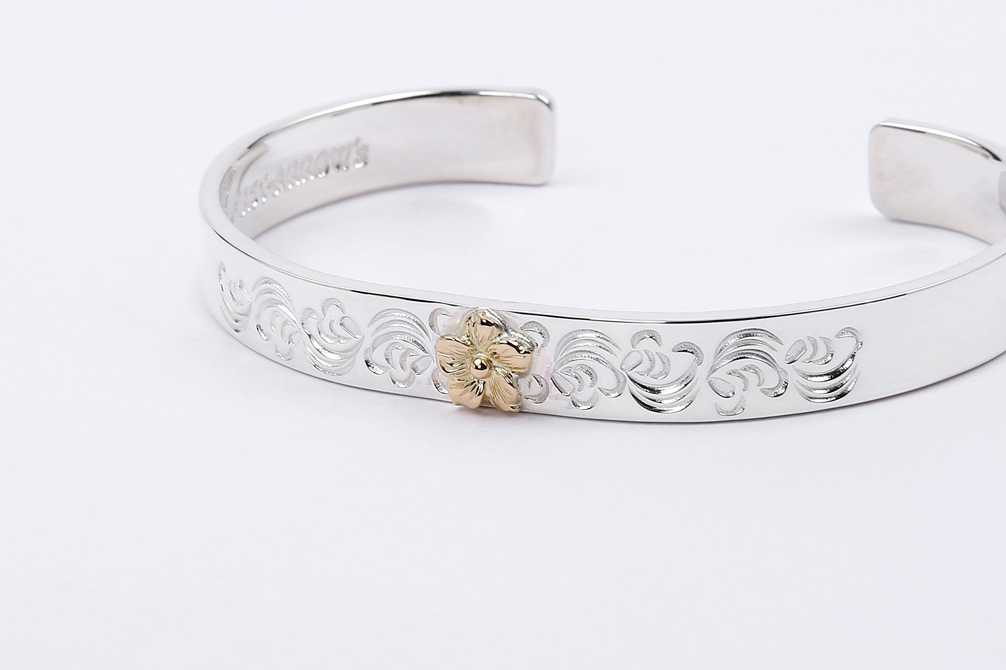 First Arrow’s '18k Gold Flower With Arabesque’ 8mm Bangle