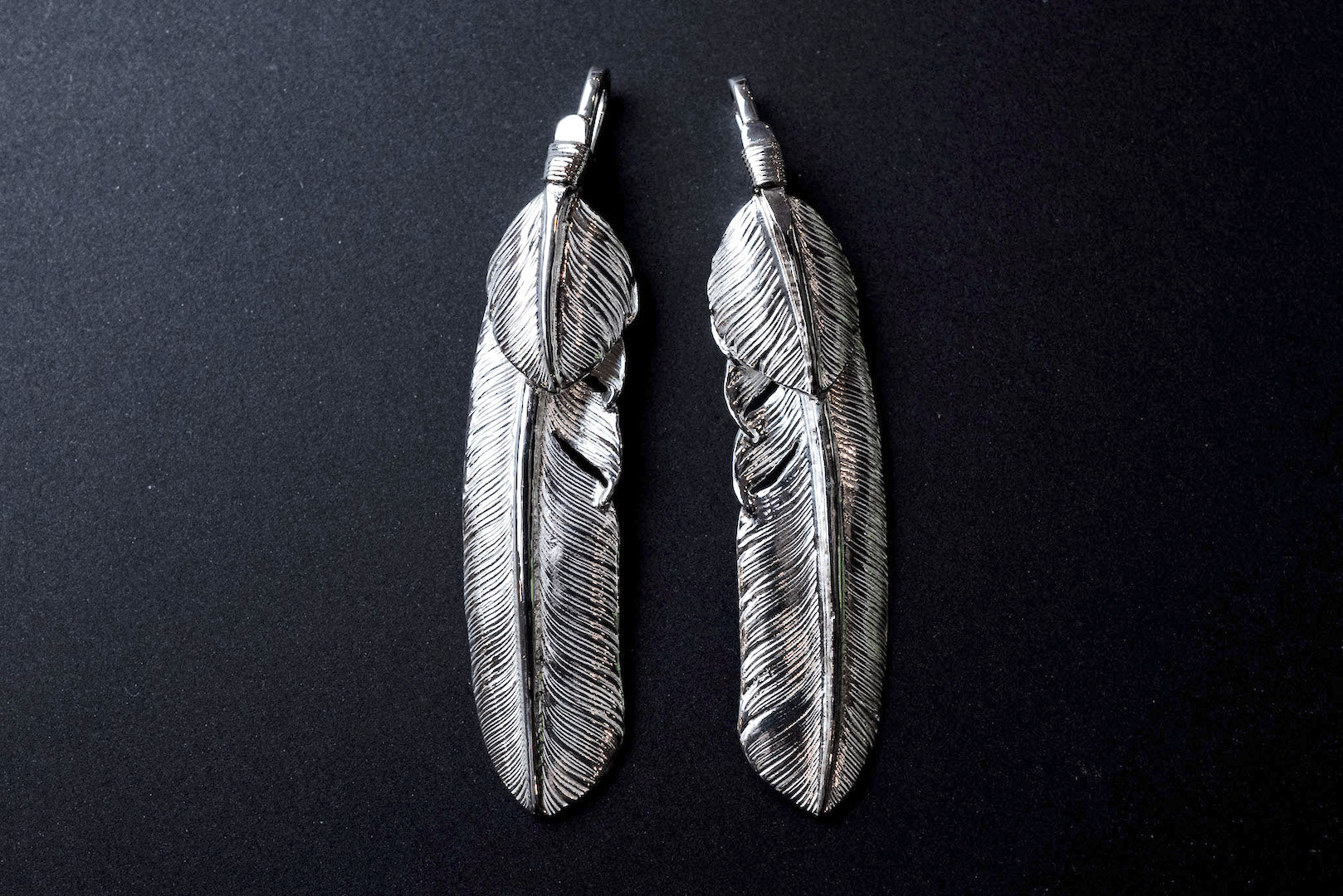 First Arrow'S Silver Large Feather with "Heart Feather" Pendant (P-357)
