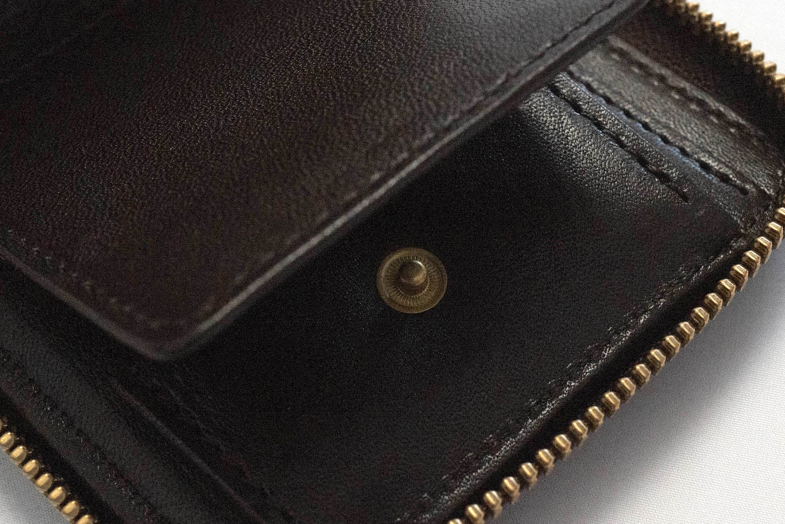 Inception Round Inception by Accel Co. Horsehide Round Short Wallet (Brown Tea-core ...