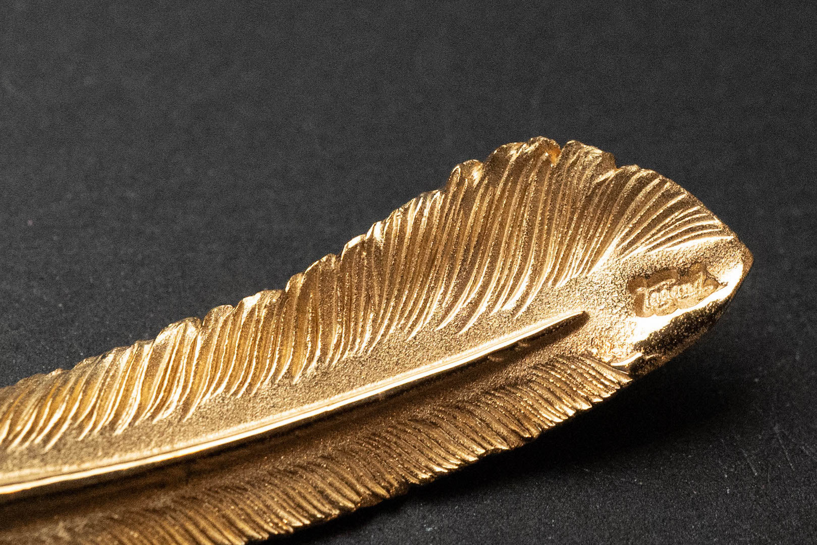 Legend 18K Gold Ultimate "Medium Feather" Pendant