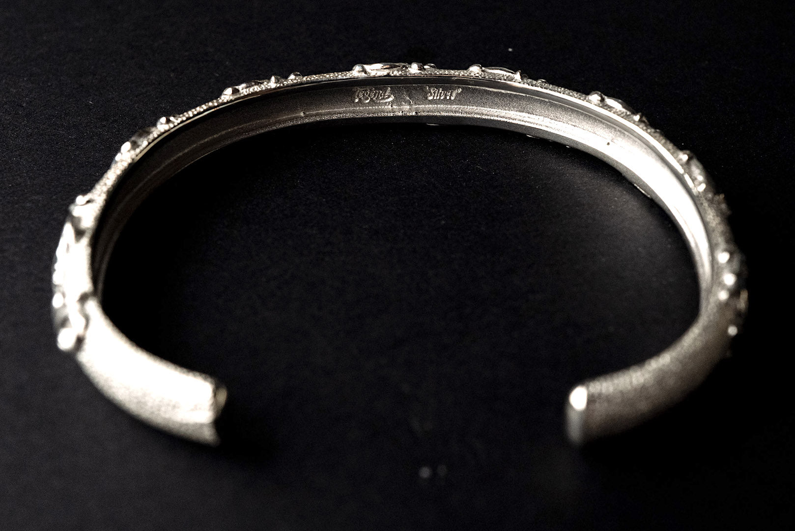 Legend 9mm Size Small "Wisteria" Silver Bangle (B-65-S)