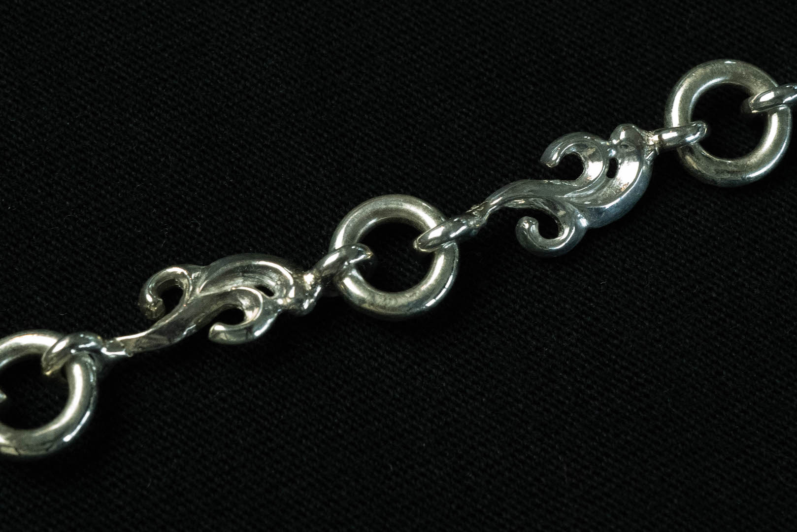 First Arrow's Customised "Ultimate Luxe" Arabesque Silver Chain (P-023)