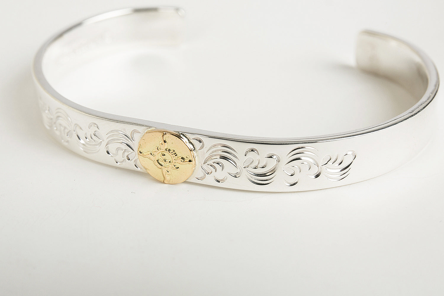 First Arrow's 8mm Silver Arabesque Bangle with 18k Gold Emblem (BR-013)
